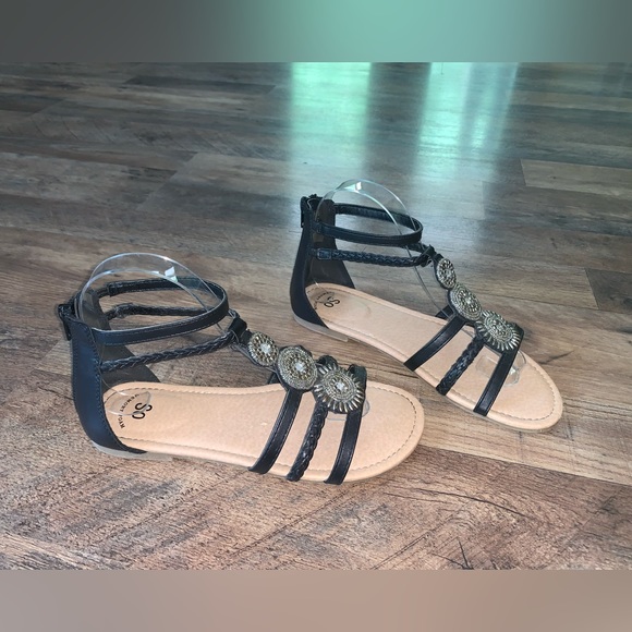 So black “Priscilla style” sandals size size 5 - Picture 2 of 7
